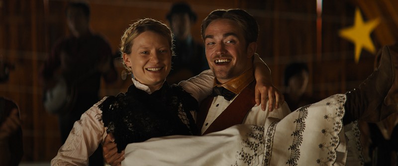 DAMSEL_A_001_MiaWasikowska+RobertPattinson